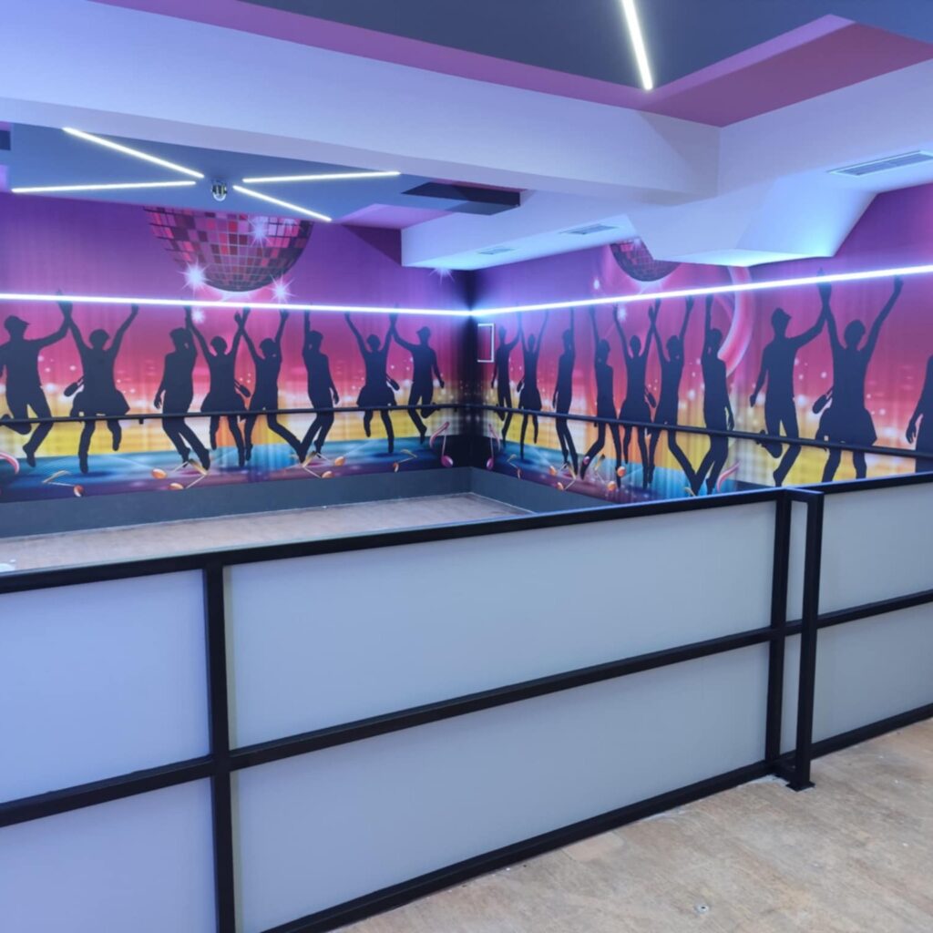 Αυτοκόλλητη ταπετσαρία με ψηφιακή εκτύπωση