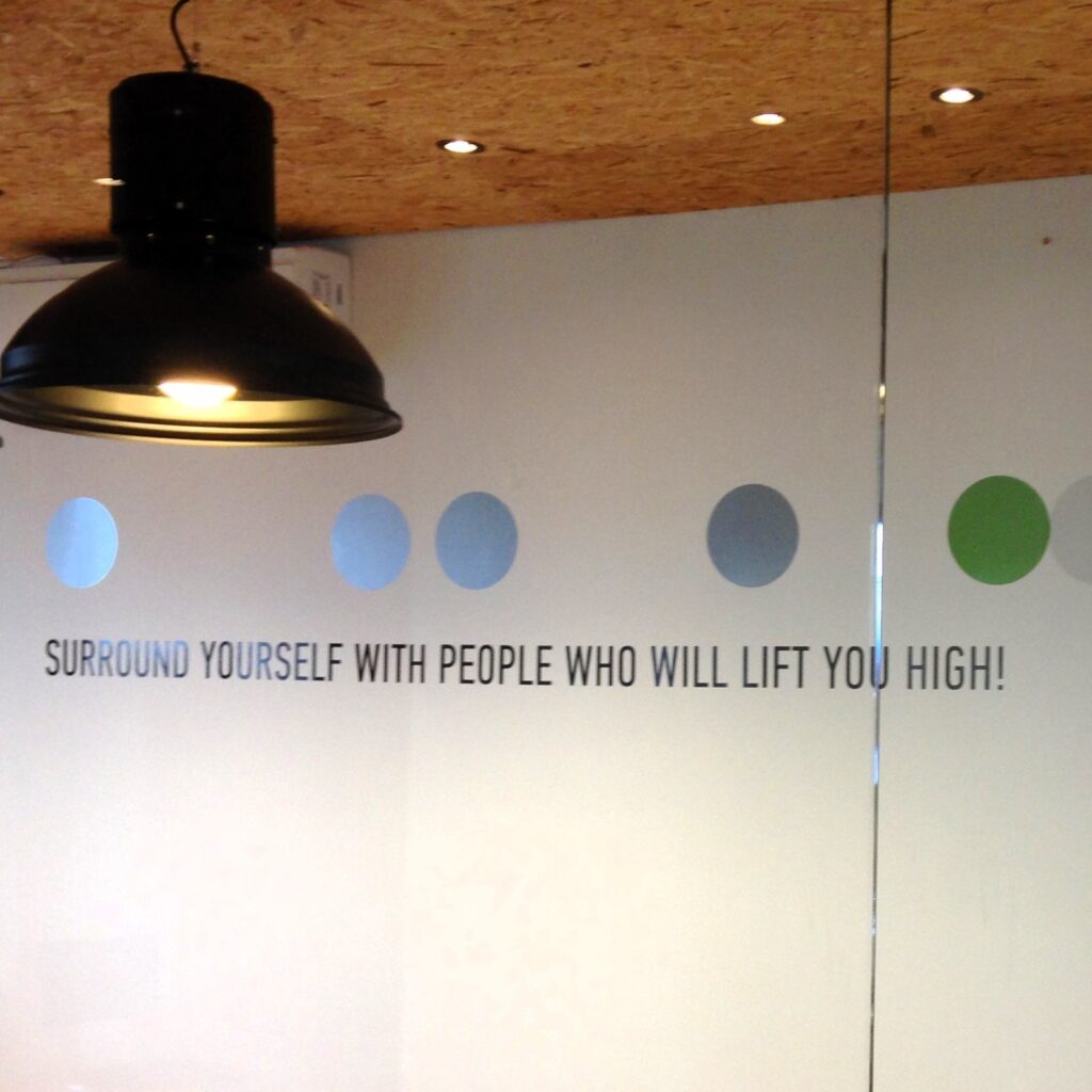 Αυτοκόλλητα αμμοβολής για τζαμαρία