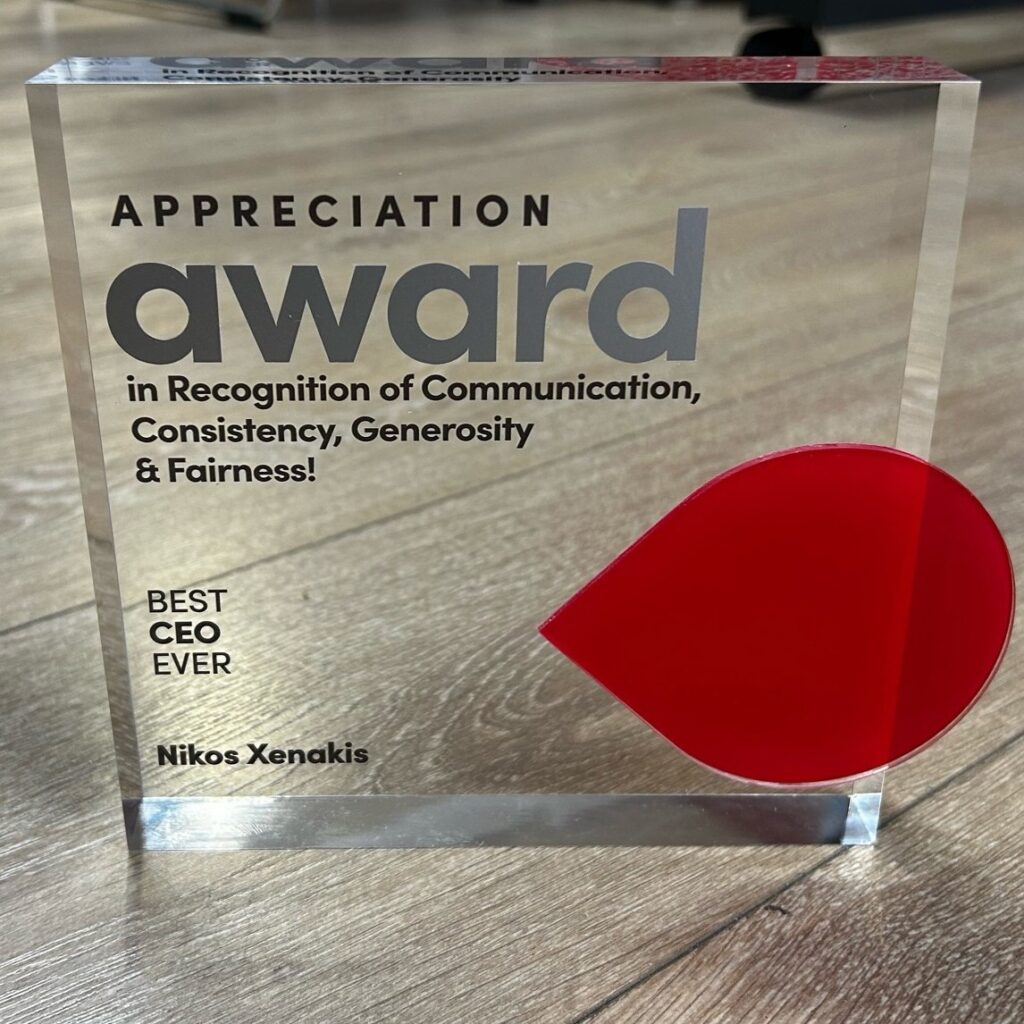 Κατασκευή βραβείου από πλέξιγκλας