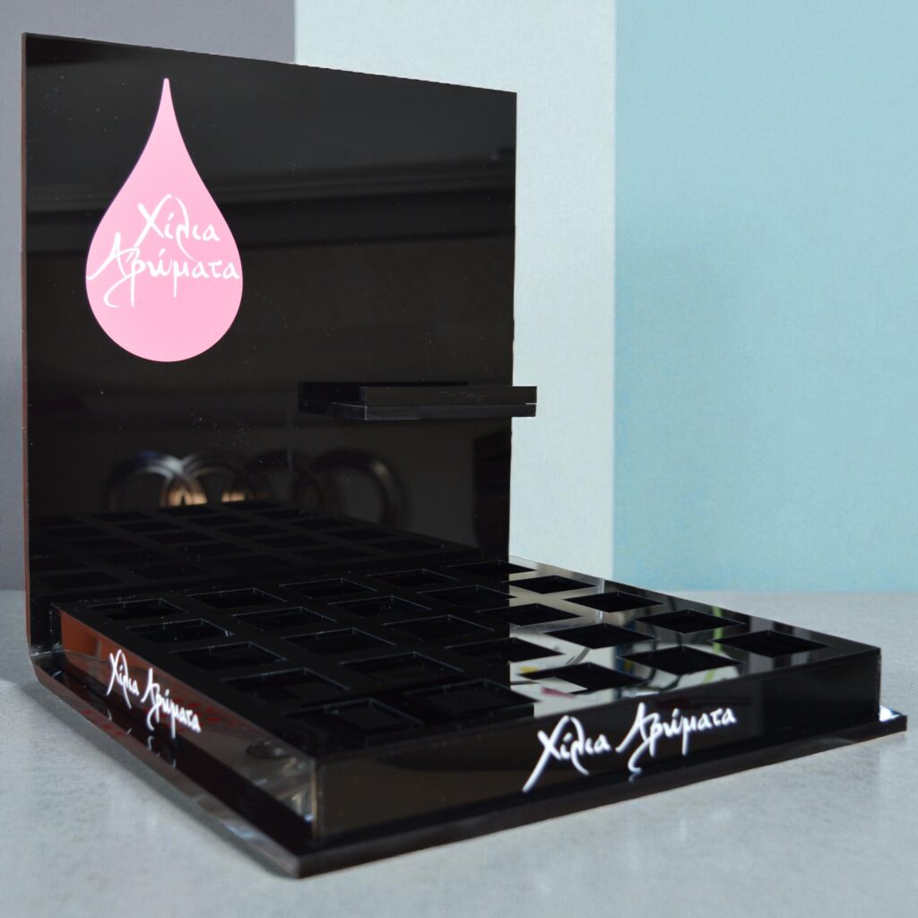 Κατασκευή πλέξιγκλας - βάση για αρώματα