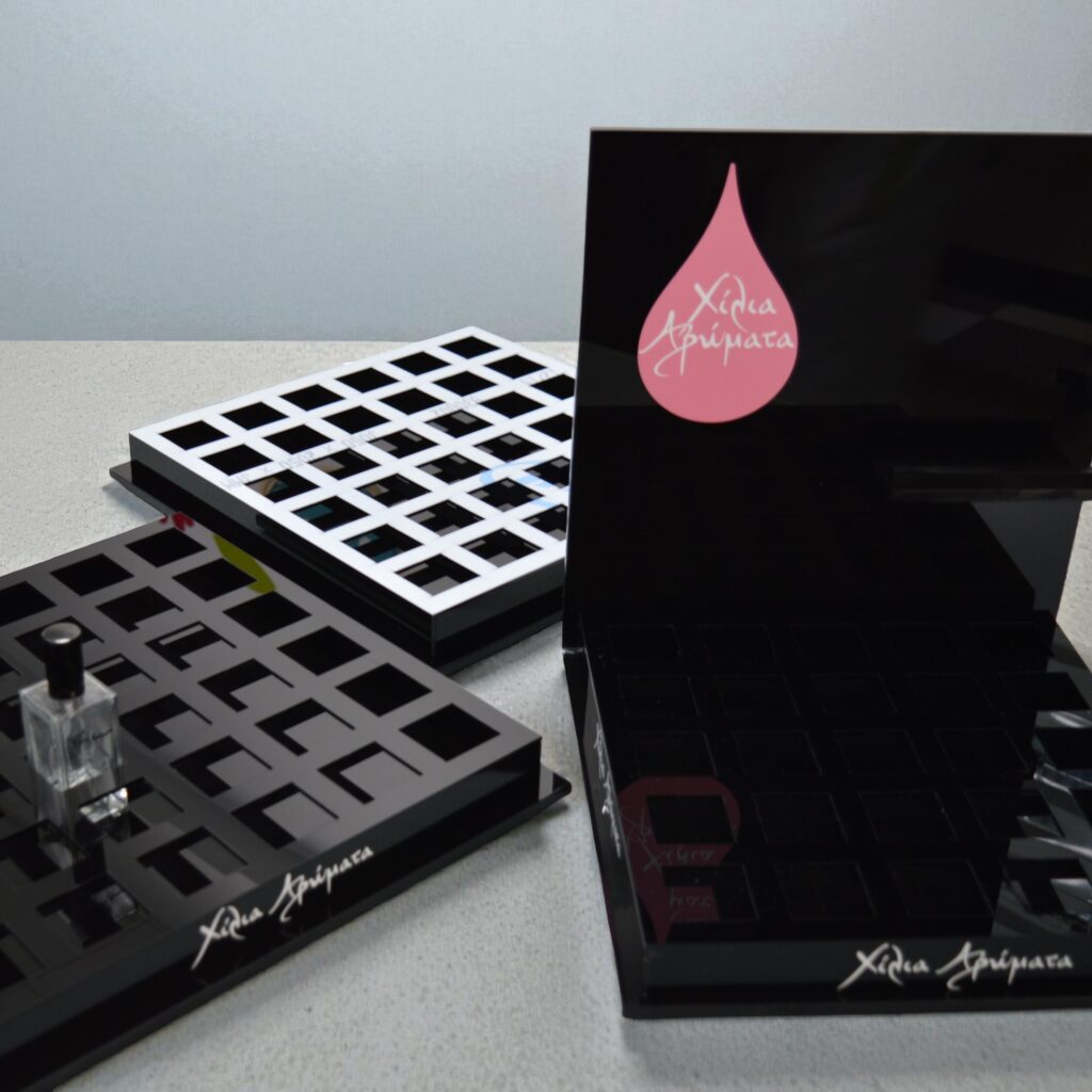 Κατασκευή πλέξιγκλας - βάση για αρώματα