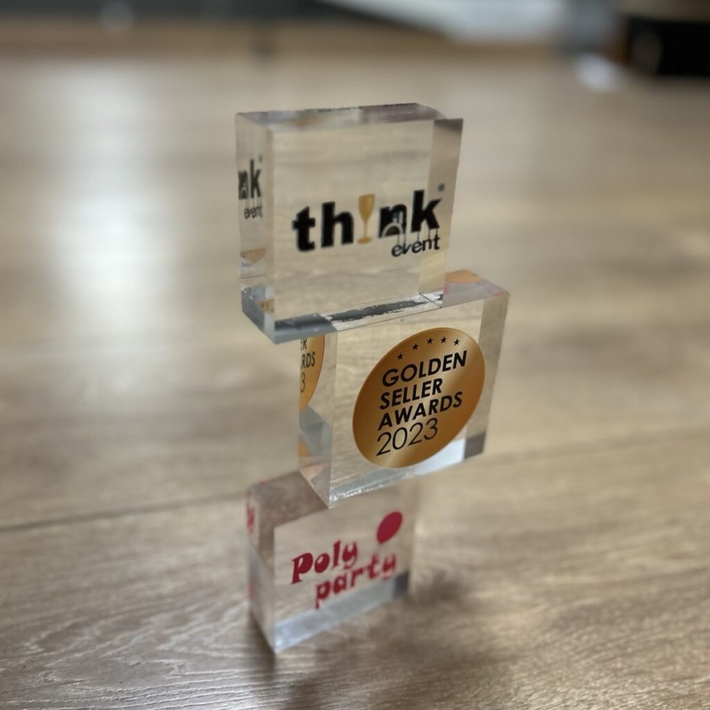 Κατασκευή βραβείων από πλέξιγκλας με εκτύπωση UV